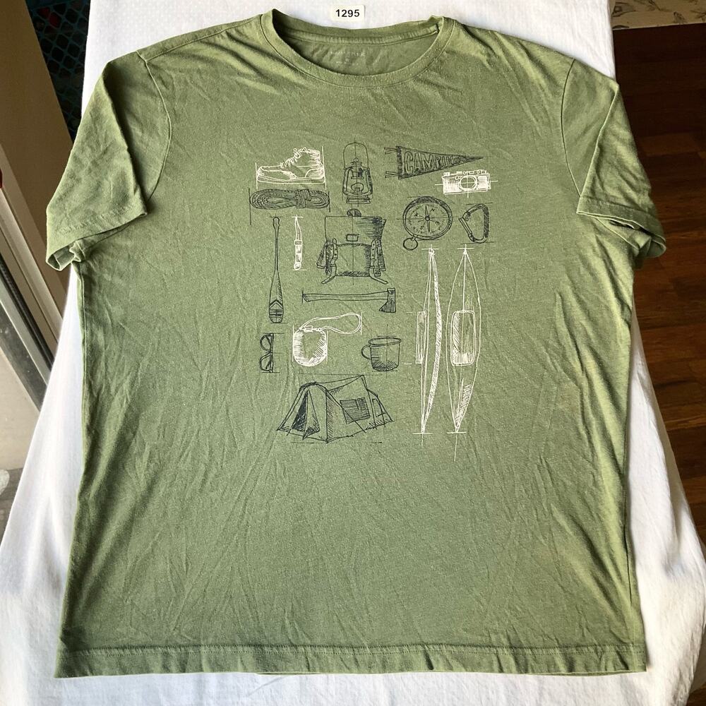 Banana Republic Men’s Short Sleeve T-shirt size XL, Green , Camping Print